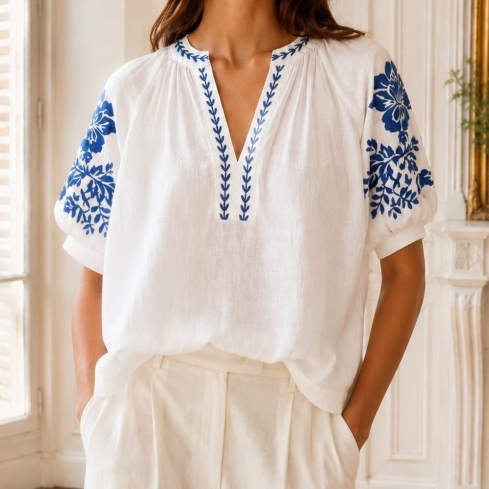 NEW THML White Blue Embroidered Short Sleeve Blouse Linen Blend‎ Size Medium